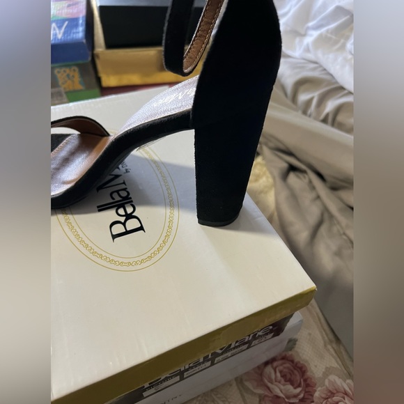 Beautiful Suede Shoes - Picture 3 of 3